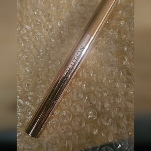 NWT MAKEUP REVOLUTION GOLD FLARE HIGHLIGHTER STICK